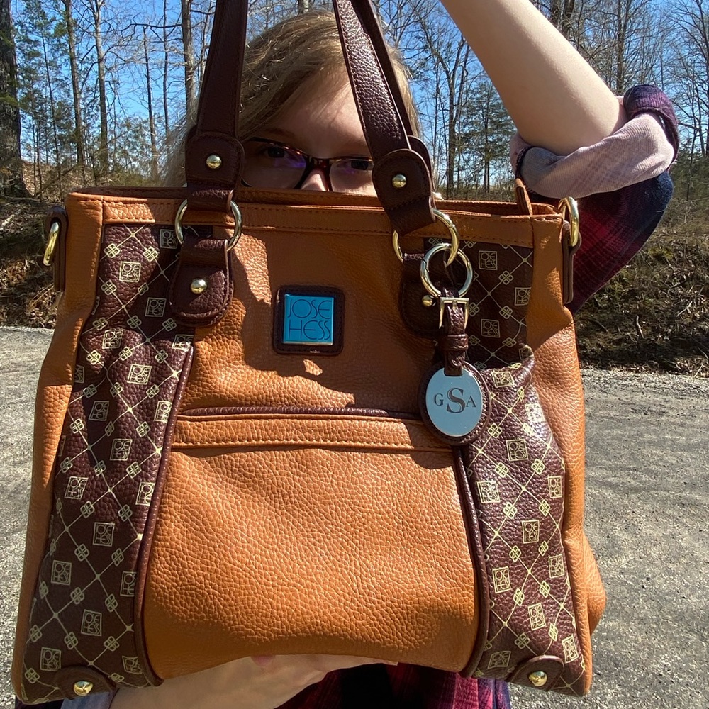 Jose Hess Fashionable Purse with Extendable Strap